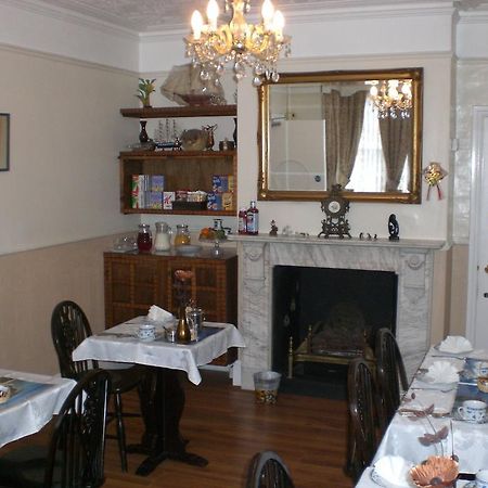 Melville Lodge Gatwick Horley Bagian luar foto