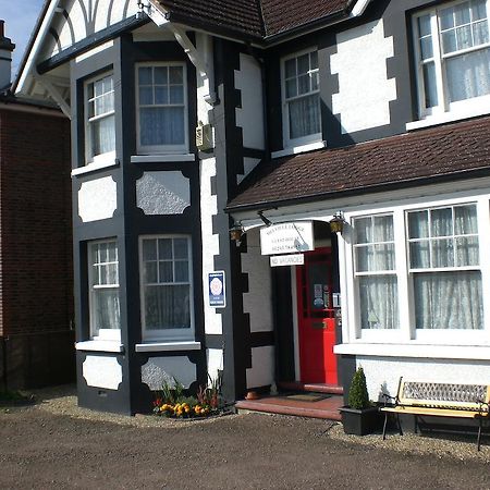 Melville Lodge Gatwick Horley Bagian luar foto