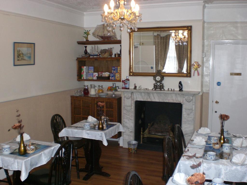 Melville Lodge Gatwick Horley Bagian luar foto