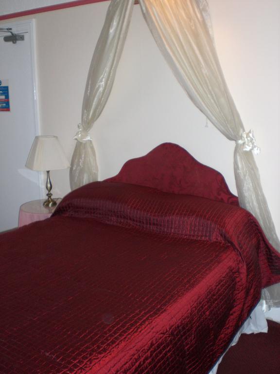 Melville Lodge Gatwick Horley Bagian luar foto