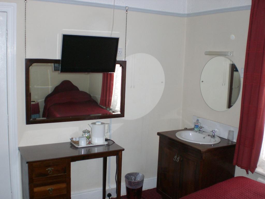 Melville Lodge Gatwick Horley Bagian luar foto